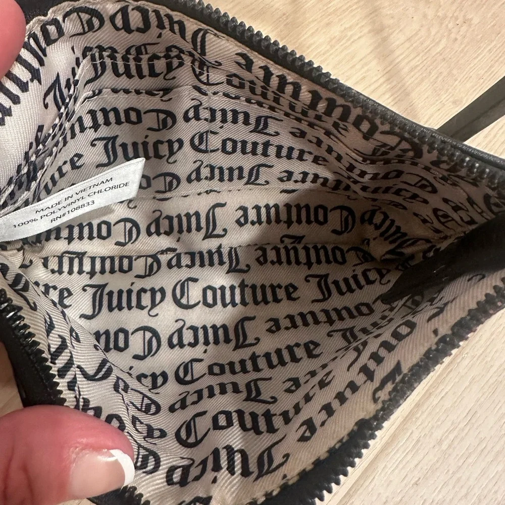 Juicy Couture Black Wristlet with Pink Logo - Picture 5 of 7